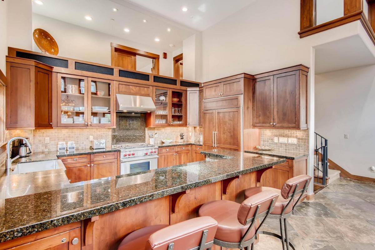Popular attractions Area Nearby Property